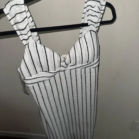 Elegant Striped White and Black Dress - Picture 8 of 8